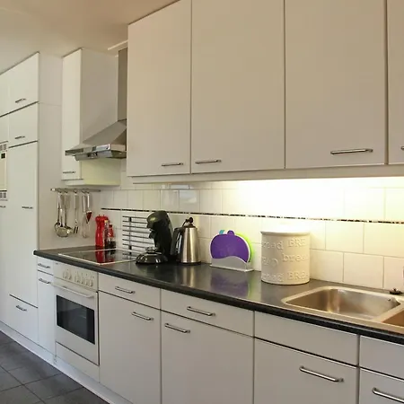 Spacious Near Sea In *