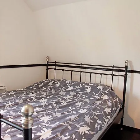 Spacious Near Sea In *
